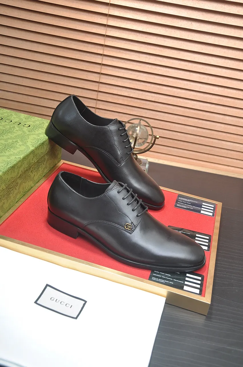 Men's shoes💰500💶Italy's top luxury men's shoe giant (GUCCI) (Gucci) (full cowhide lining) new arrival🍃Original European style🔰 Pleasant to the eye😍In order to make the shoes more durable and non-deformable🌀The production continues to follow traditional methods but there is still no lack of innovation💪Choose original sheepskin for the leather♻️ Smooth and natural And extra bright ⭐Made of imported cowhide, the first choice of rich people 38-45 (45 customized)